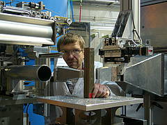 Neutrons peer into the heart of a rechargeable battery for hybrid locomotives